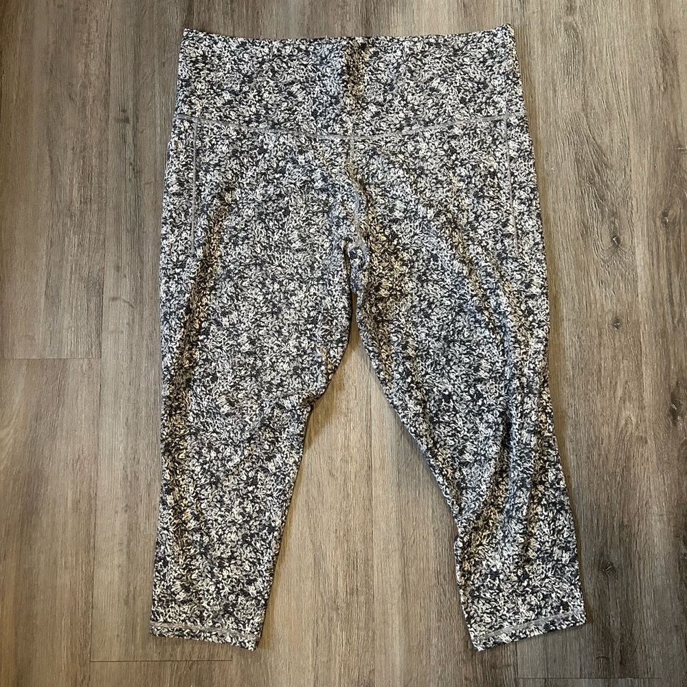 Athleta Salutation Stash 7/8 Textured Leggings